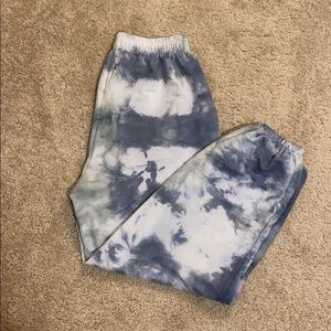 Sweatpants made of  100 percent cotton.